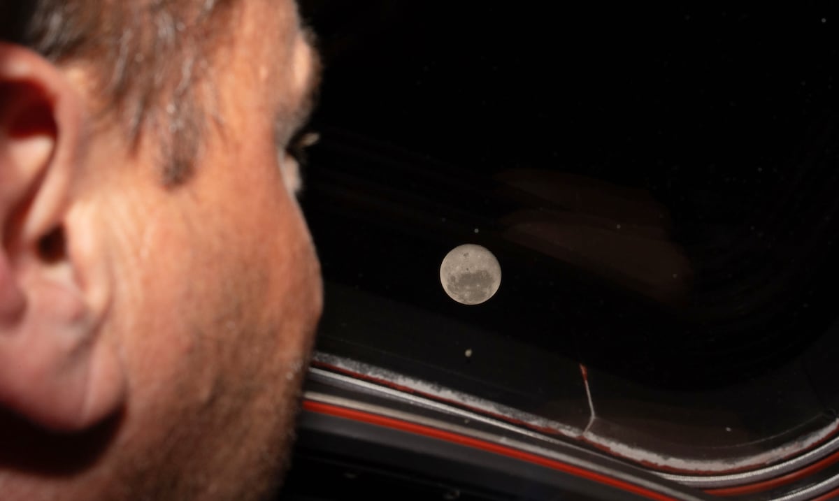 Astronauta de Artemis II dice que el inodoro “fue maravilloso”, pero falló la ventilación