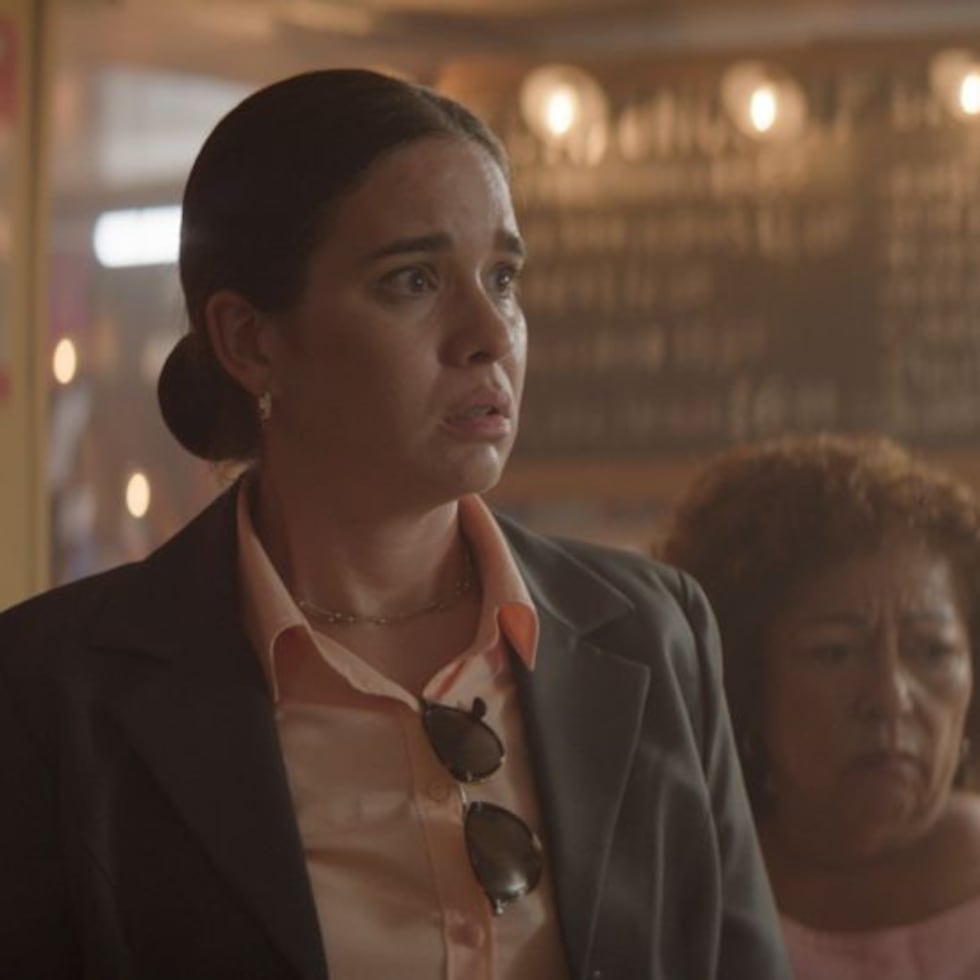 Camila Monclova y Carmen Nydia Velázquez en una escena de la película puertorriqueña "Borealis".