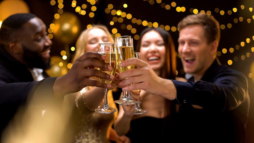 Despedir el año y darle la bienvenida a uno nuevo, siempre es motivo de celebración con un vino espumoso.