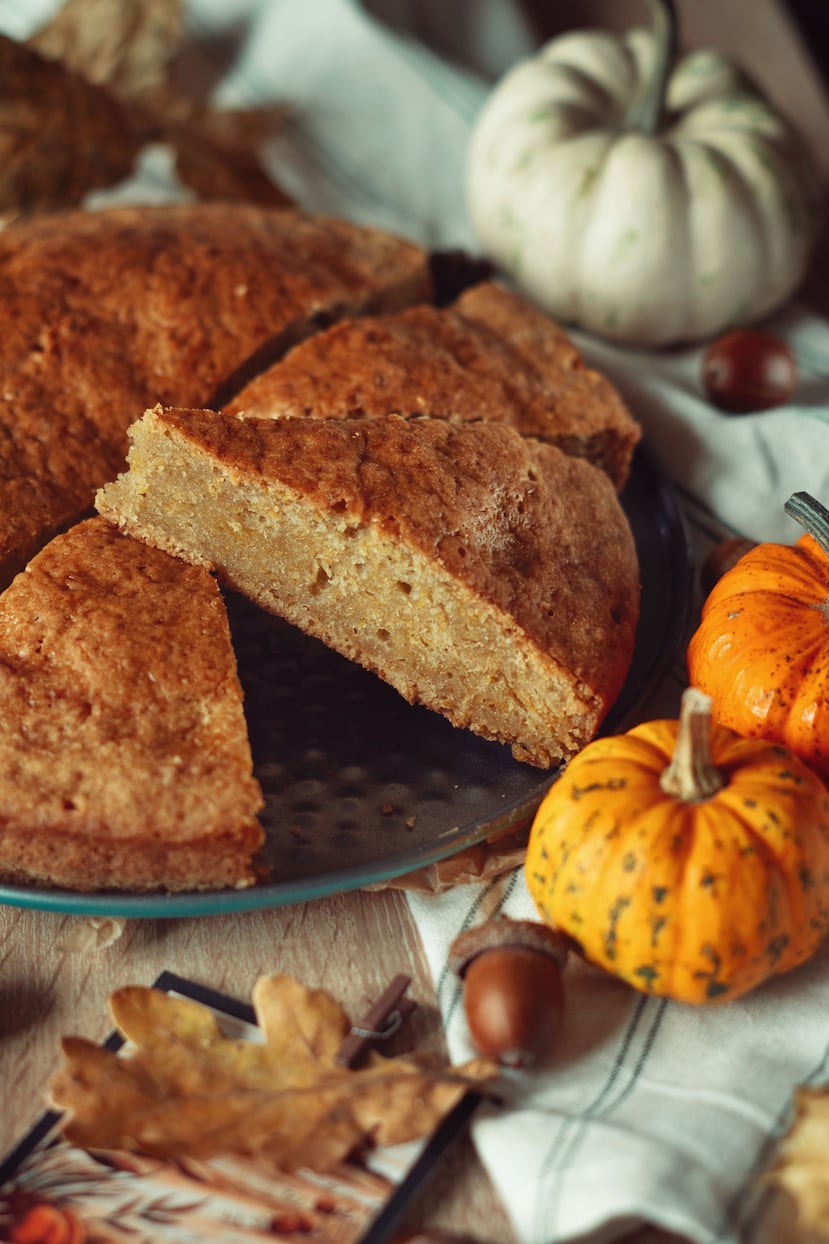 Durante décadas, la repostería otoñal ha utilizado esta hortaliza en masas horneadas con canela y jengibre. Foto: Valeria Harbuz Pexels).