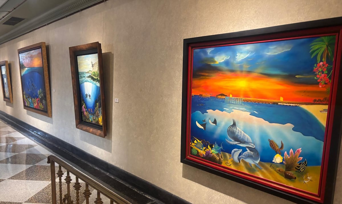 Artista puertorriqueño inaugura exhibición marina "El mar, mi refugio" en el Capitolio