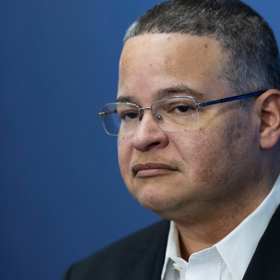 Ramos Otero reiteró que el secretario tiene responsabilidad sobre todas las contrataciones, independientemente de si su firma aparece en los documentos.