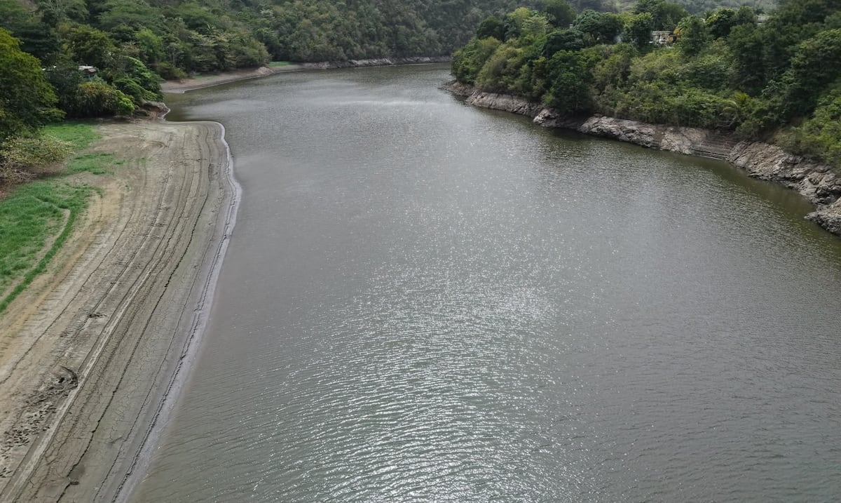 Presidente de la AAA descarta racionamiento de agua en el embalse La Plata