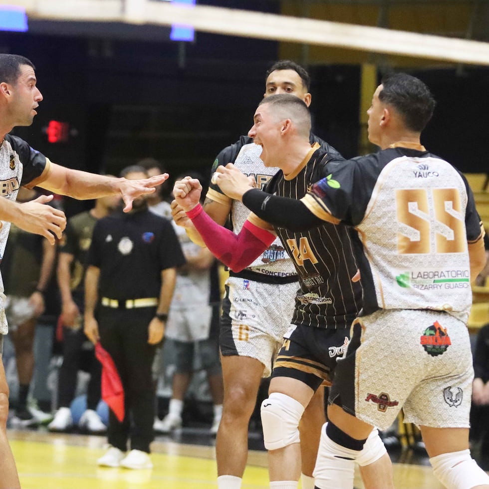 Los Cafeteros de Yauco tuvieron que emplearse al máximo para defender su cancha Pipote Oliveras ante Corozal.