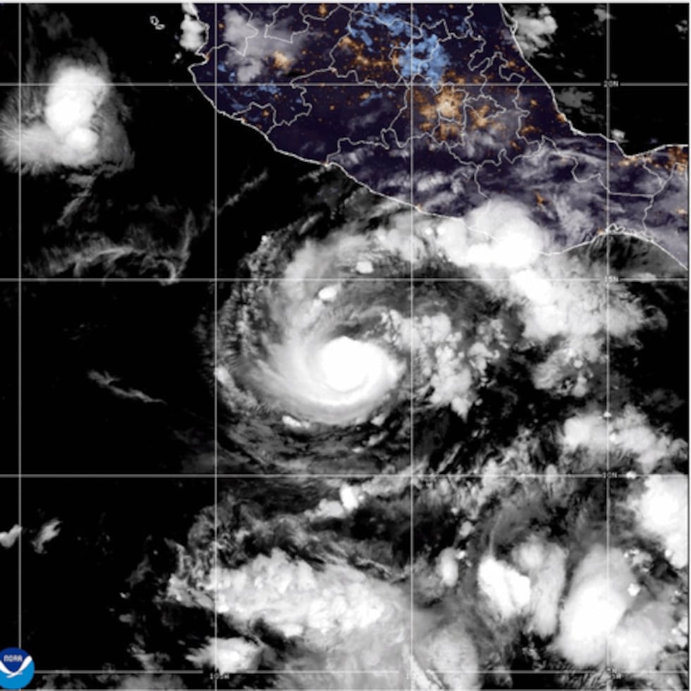 Esta imagen satelital GeoColor del GOES-19, facilitada por la Administración Nacional Oceánica y Atmosférica (NOAA) y tomada el jueves 15 de octubre de 2026, muestra el huracán Trudy en el Pacífico. (NOAA vía AP)