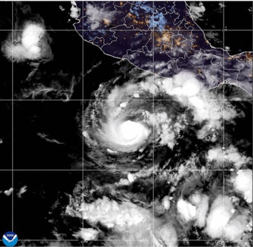Huracán Trudy se intensifica hasta llegar a categoría 3 en la costa del Pacífico de México