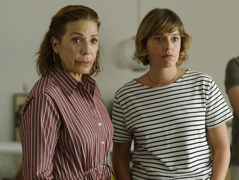 La película española "Casa en flames", está protagonizada por Emma Vilarasau, a la izquierda, y cuenta con actrices de reparto como María Rodríguez Soto, a la derecha.