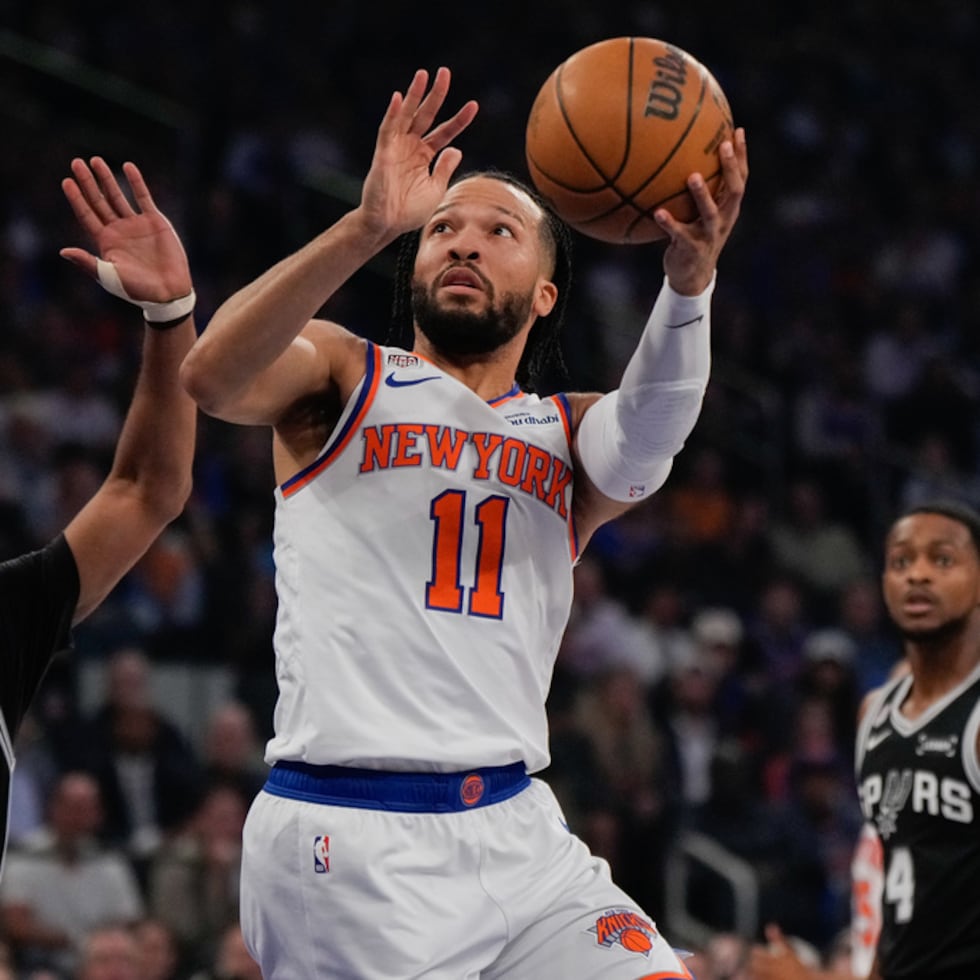 Jalen Brunson, a la derecha, promedió 28.4 puntos en las Finales de la NBA.