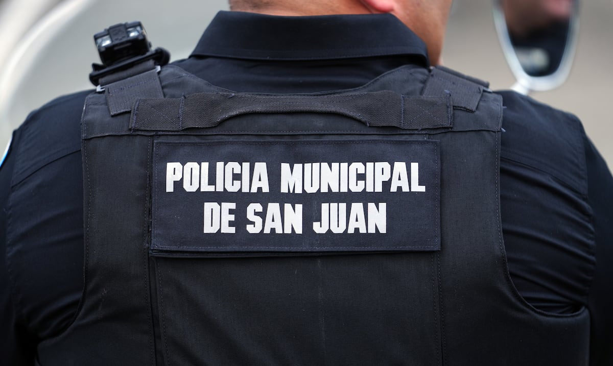 Individuo en motora agrede y asalta a mujer en Miramar, San Juan