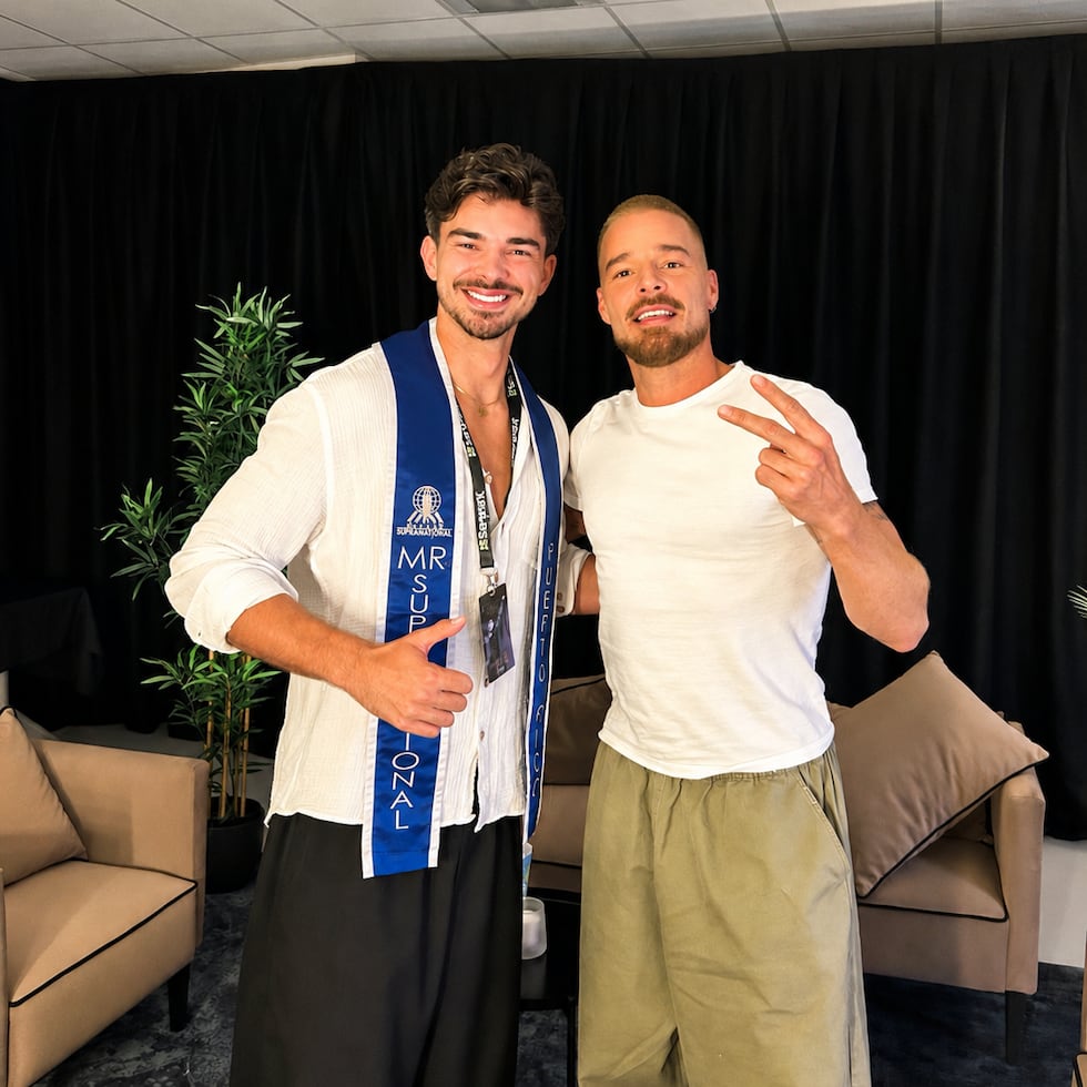 Lázaro Oertli junto a Ricky Martin en su concierto en Europa.