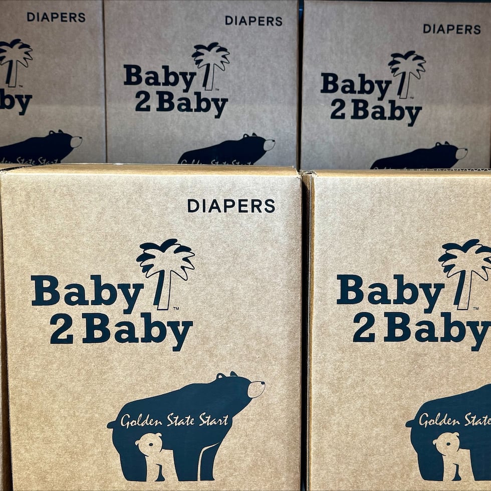 El gobernador de California anunció este viernes la colaboración entre el estado y Baby2Baby, una organización nacional sin fines de lucro para proporcionar pañales gratuitos de alta calidad a cada bebe recién nacido.