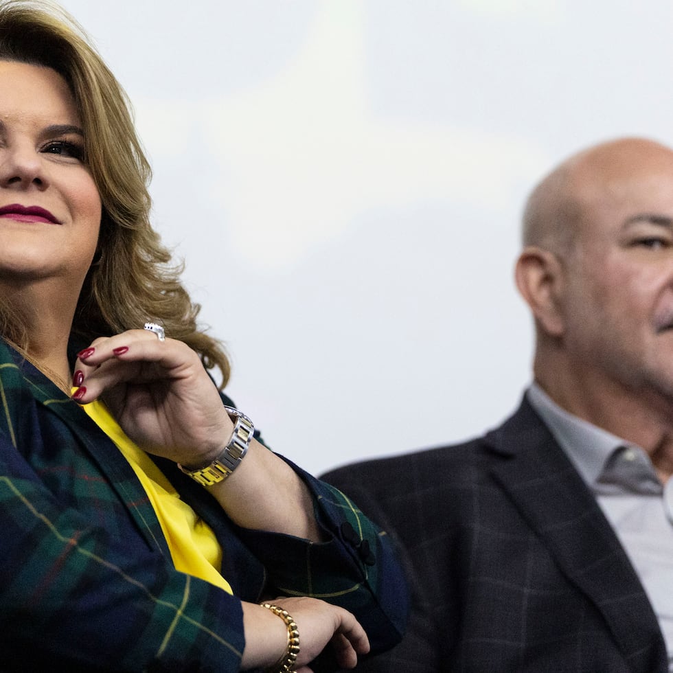 Sobre estas líneas, la gobernadora Jenniffer González y el presidente de la Cámara de Representantes, Carlos “Johnny” Méndez, en una comparecencia pública reciente.