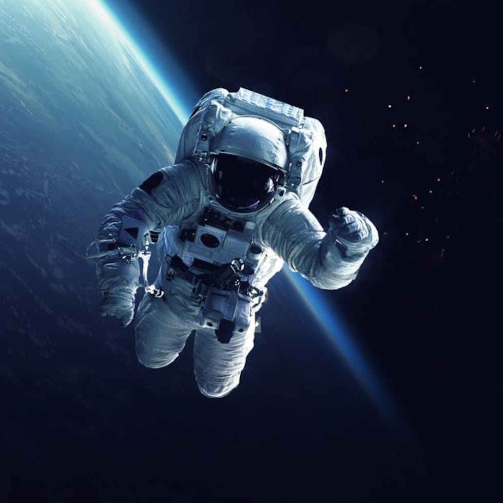 Astronauta en la ruta espacial. (Shuttersotck).