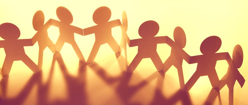 Las relaciones con los amigos son específicamente muy importantes porque estos, a diferencia muchas veces de las relaciones familiares, invitan a salir de la zona de confort. (Shutterstock)