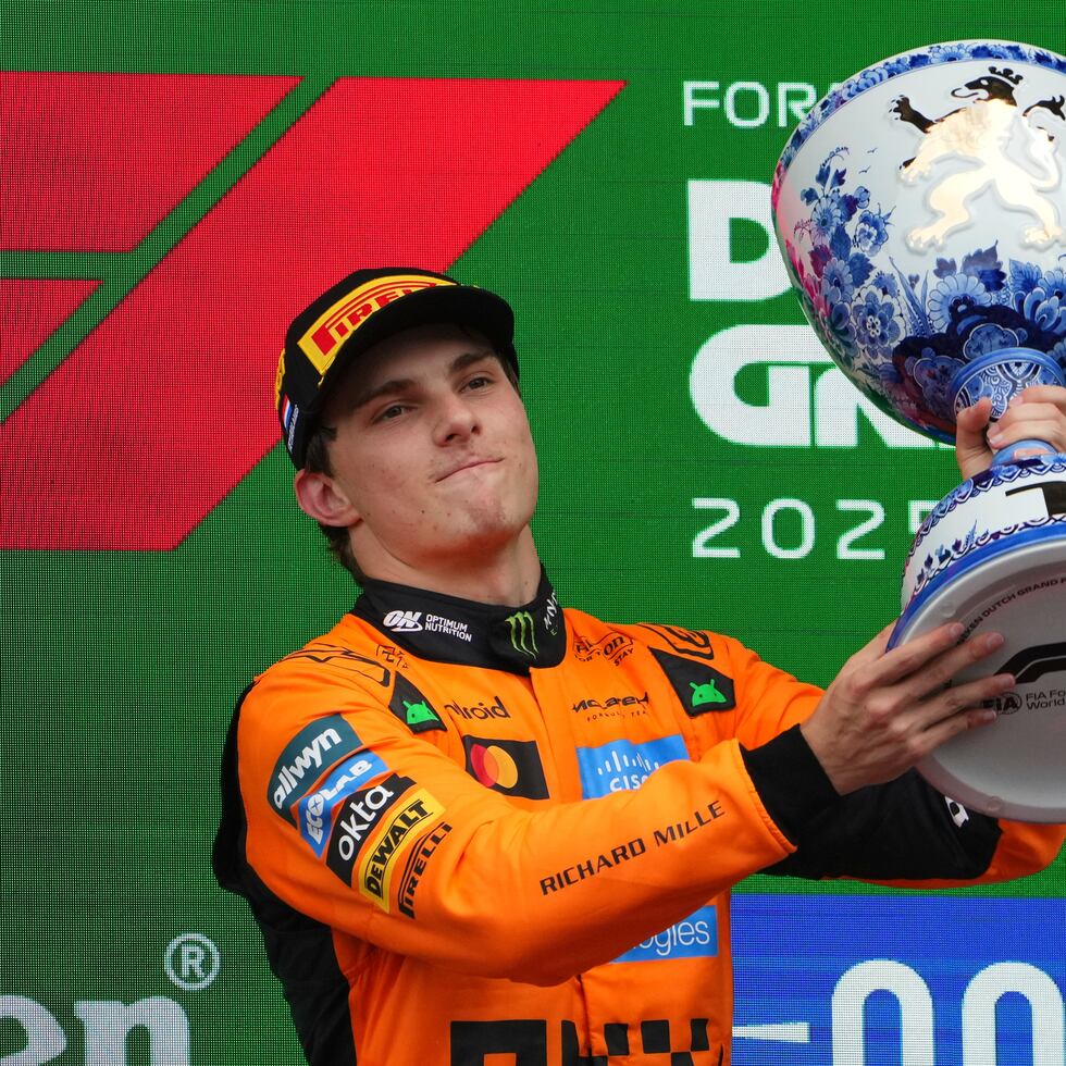 El australiano Oscar Piastri celebra tras ganar el Gran Premio de los Países Bajos.