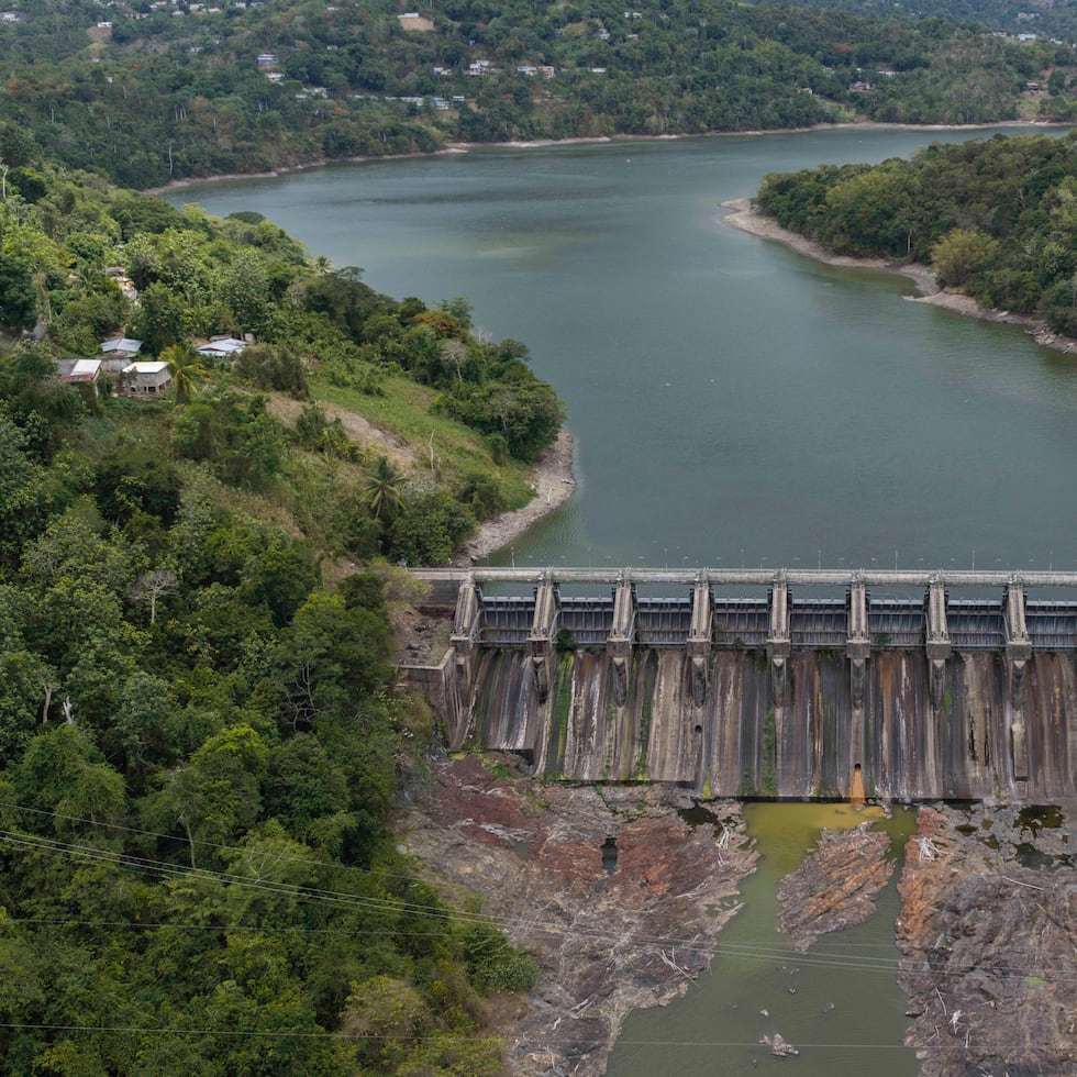 El plan de racionamiento afecta a la población que recibe agua de la represa Carraízo.