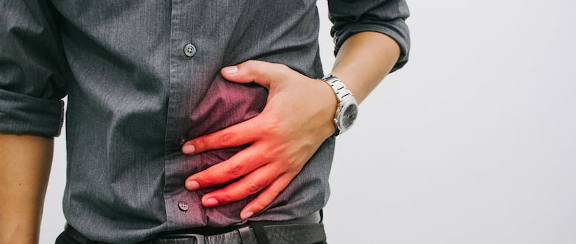 Entre las molestias estomacales que las personas sienten comúnmente están el estreñimiento, la distensión abdominal (gases), el abdomen hinchado y la acidez, entre otras. (Shutterstock)