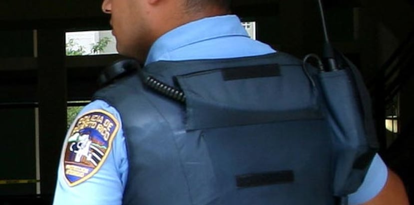 Agentes de la división de Patrulla de Carreteras de Caguas y el fiscal de turno investigan los hechos. (Archivo)