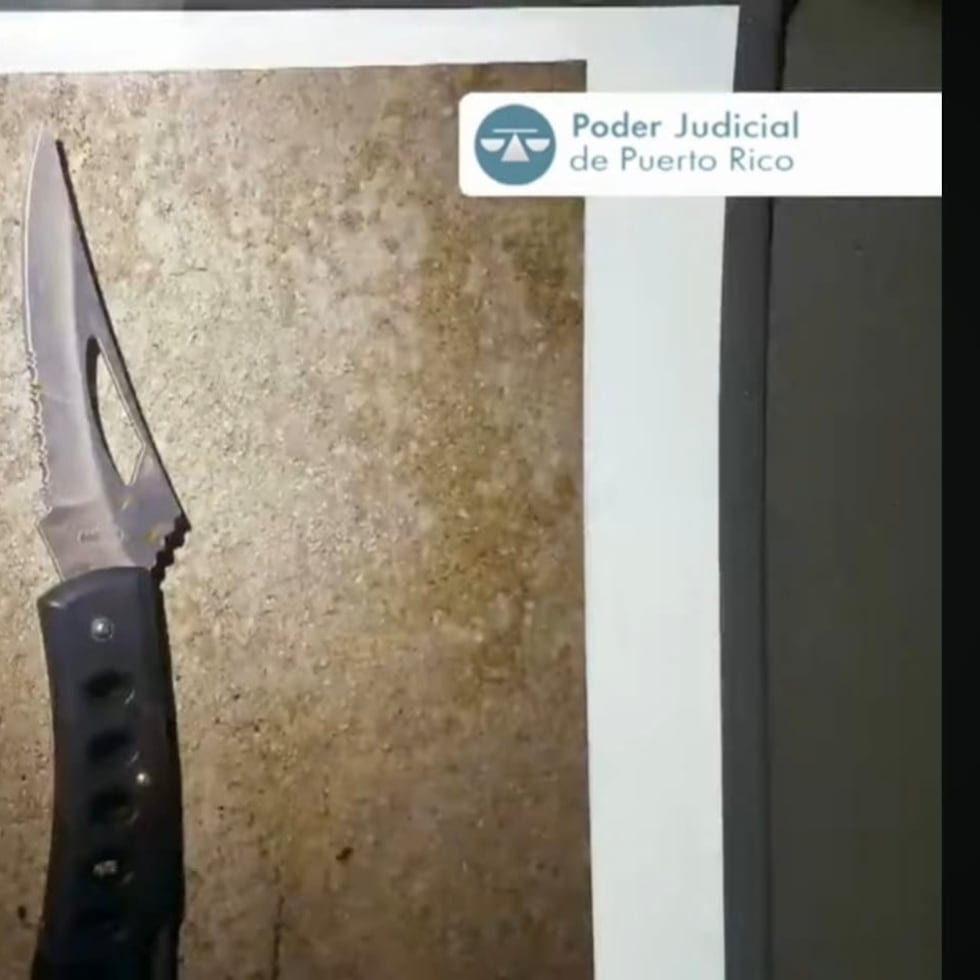 Un cuchillo ocupado en una zona aledaña a la residencia de Elvia Cabrera en Aibonito.