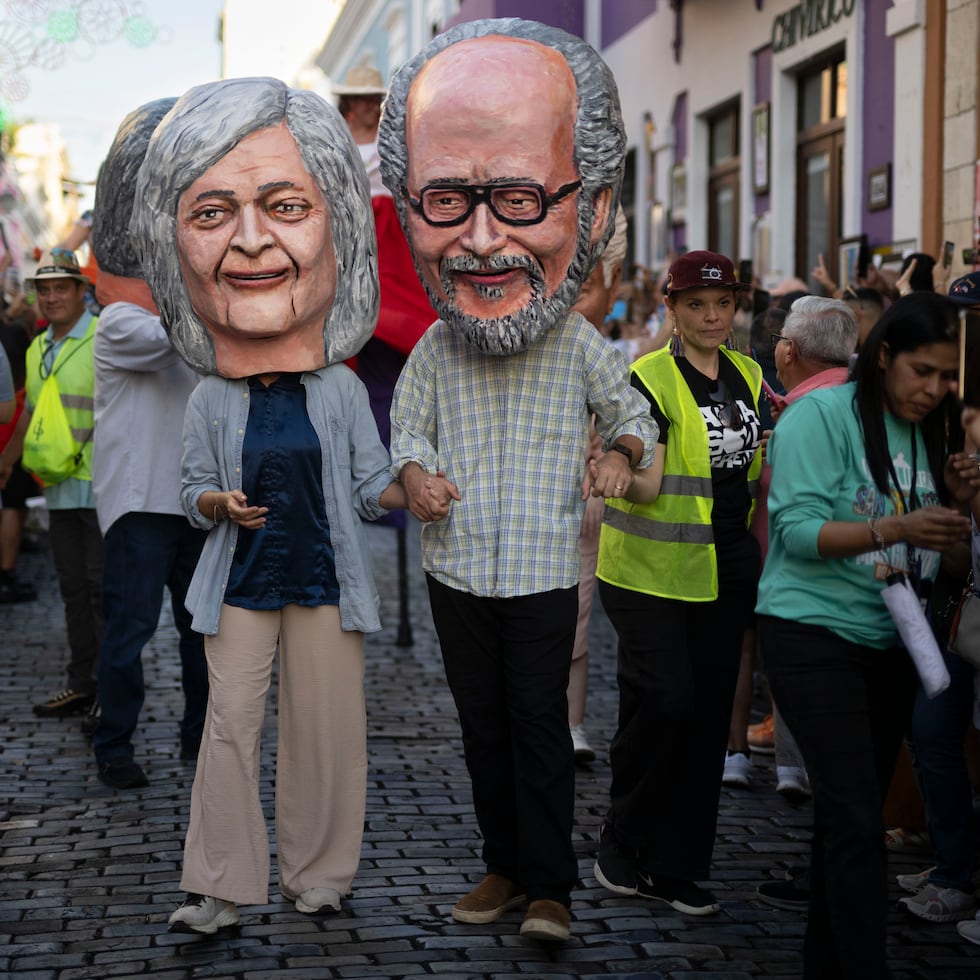 Primer día de la edición 56 de las tradicionales Fiestas de la Calle San Sebastián, en el Viejo San Juan. En la foto cabezudos de Jacobo Morales y su esposa Blanca. FOTO POR: Carlos Rivera Giusti/GFR Media.
Fiestas de la Calle San Sebastián