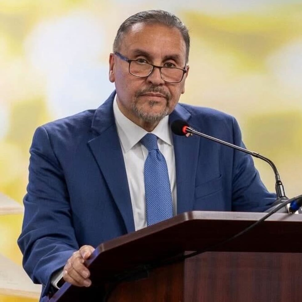 El ahora exrepresentante estatal tiene raíces en Rincón, de donde son oriundos ambos de sus padres.