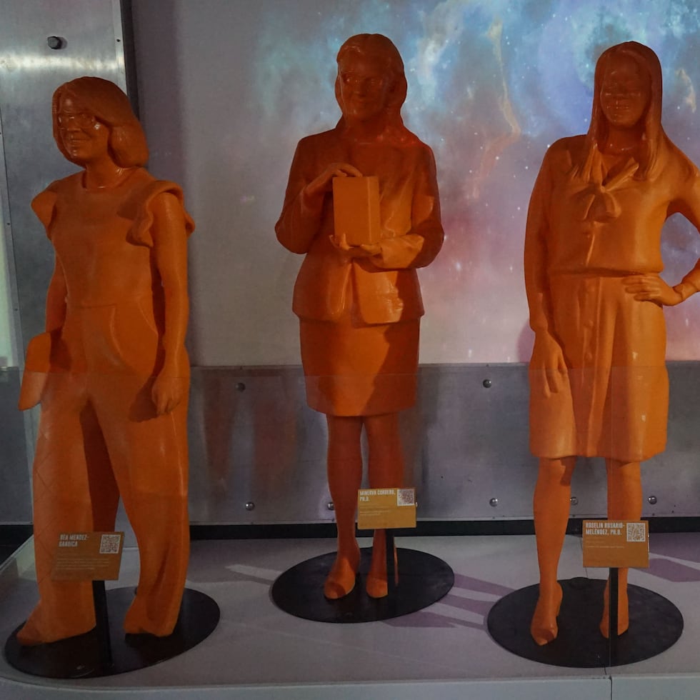 En el caso de Puerto Rico, las cinco mujeres plasmadas son embajadoras de “If Then” y aliadas a Semillas de Triunfo: las puertorriqueñas Roselin Rosario-Meléndez, doctora en Química; Minerva Cordero Braña doctora en Matemáticas, y Díaz Muñoz, doctora en Microbiología, así como la venezolana Beatris Méndez Gandica y la colombiana Ana María Porras.