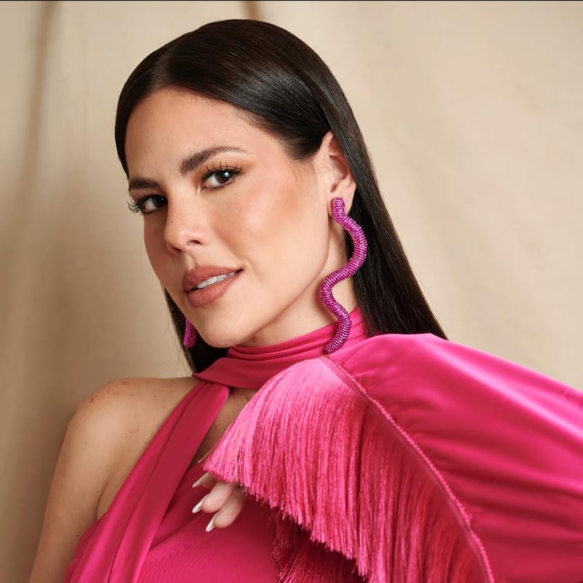 Gil Marie López se destaca como copresentadora de "Día a día" de Telemundo.