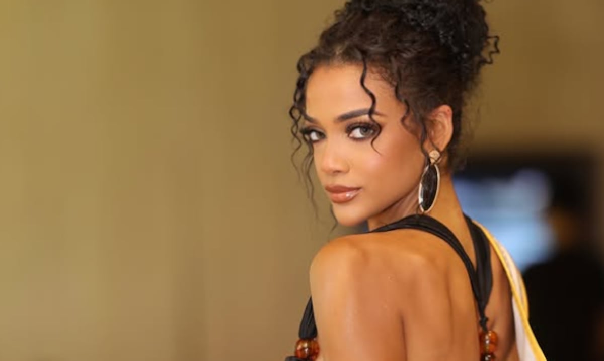 Vicky Carbonell se transforma en un pirata con su traje típico