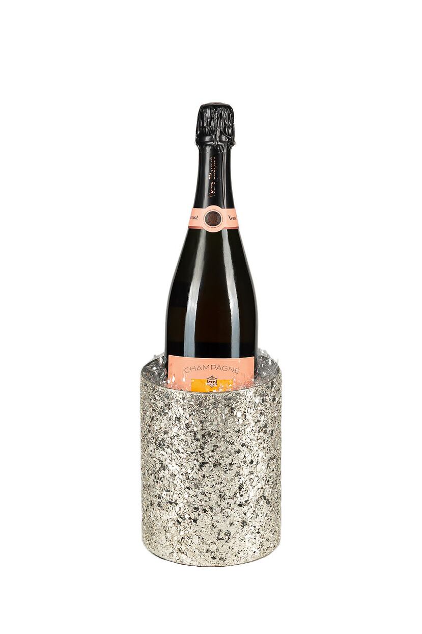 Delicada base en cristal con champagne Veuve Clicquot Rose.