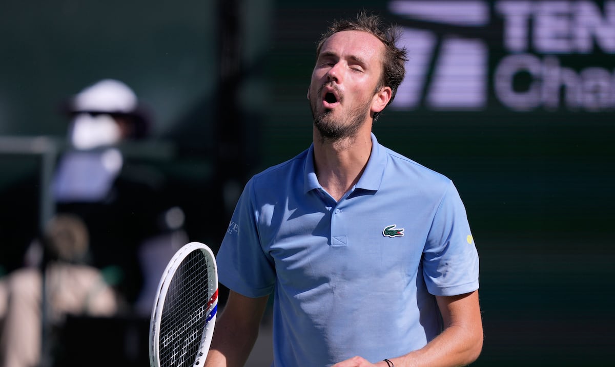 ¡Rabioso! Daniil Medvedev destroza su raqueta siete veces durante derrota en el Masters de Montecarlo