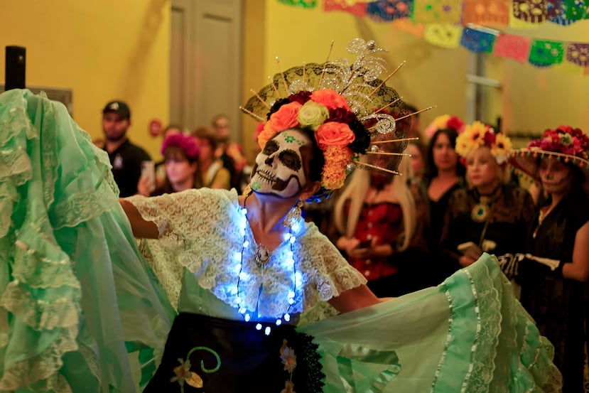 El Museo de las Américas lleva a cabo todos los años el evento "Noche de Catrinas" para el disfrute de toda la familia.