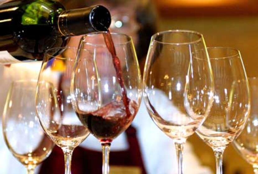 Los italianos, que han sido capaces de añadir a un vino regularcillo un montón de hierbas y colocar su vermú por todo el planeta, también tienen su versión, el "bellini", creación de Giuseppe Cipriani, fundador y copropietario del "Harrys Bar" de Venecia. (Archivo)