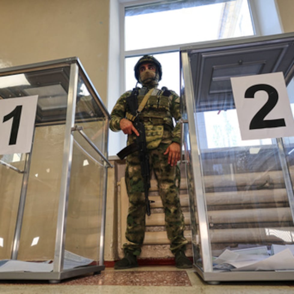 El portavoz de la Comisión Europea, Christian Wigand, afirmó que la votación en las regiones controladas por Rusia constituía “otra violación flagrante del Derecho internacional.