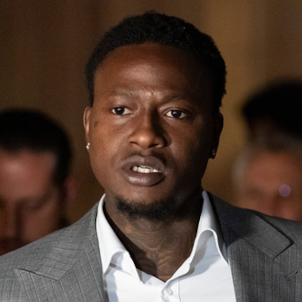 Terry Rozier, de los Miami Heat, abandona el juzgado federal de Brooklyn, el lunes 8 de diciembre de 2025, en Nueva York.