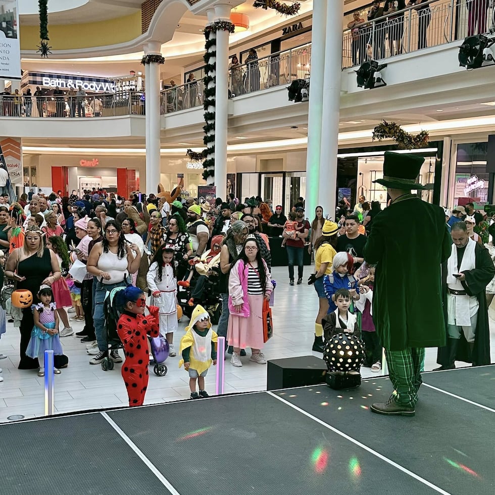 Fiesta de Disfraces en Plaza del Caribe.