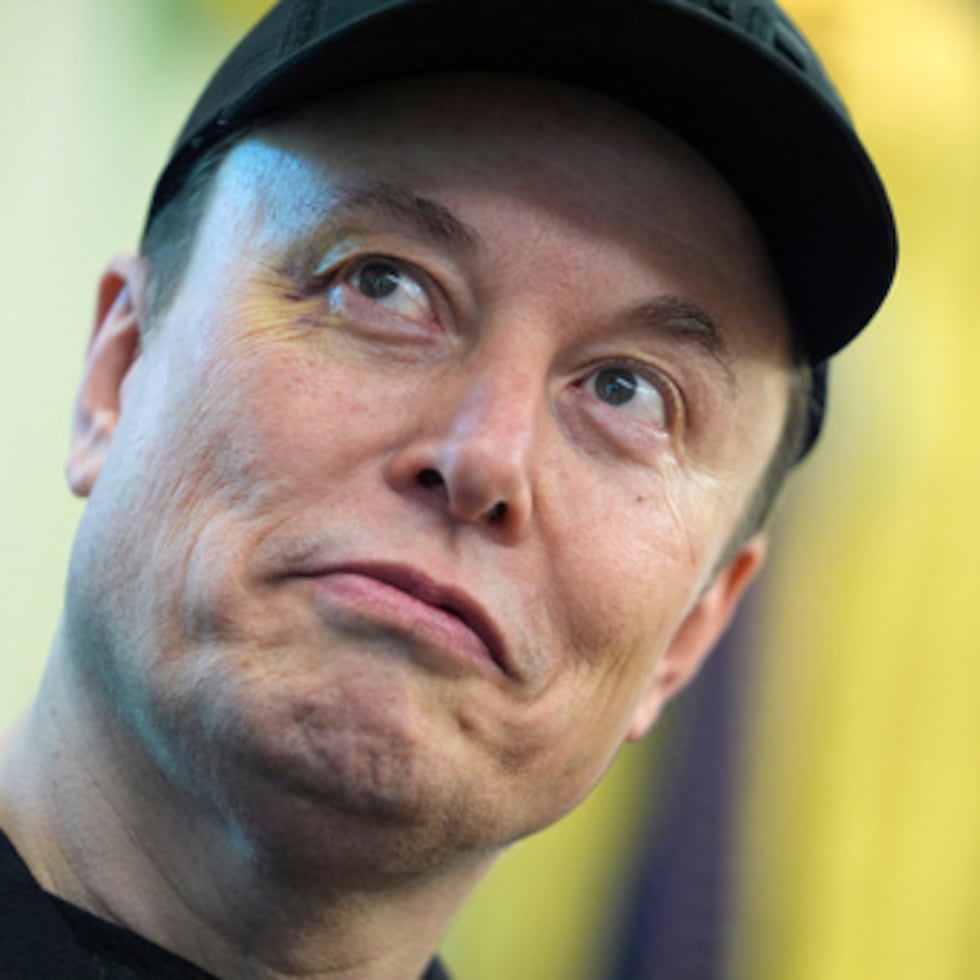 Musk ha mantenido que rechazó repetidamente las proposiciones del financiero caído en desgracia.