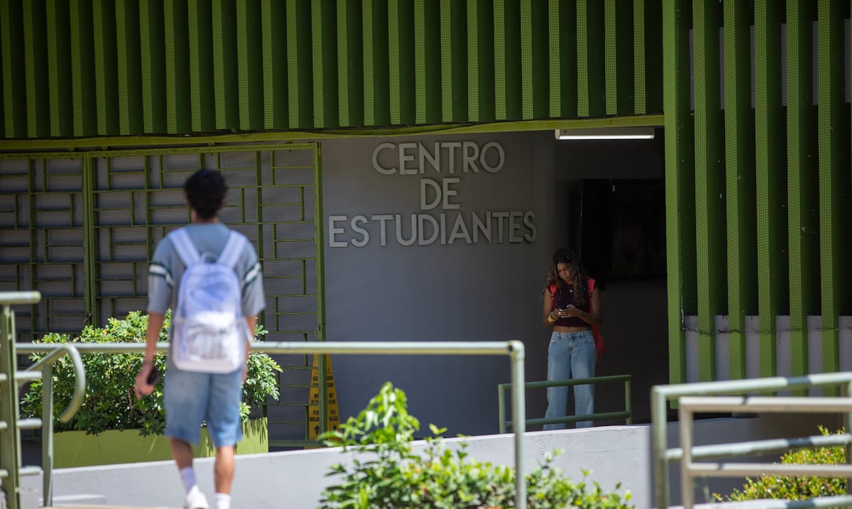 Fundación frena entrega de becas a estudiantes del RUM por destitución de rectores en la UPR