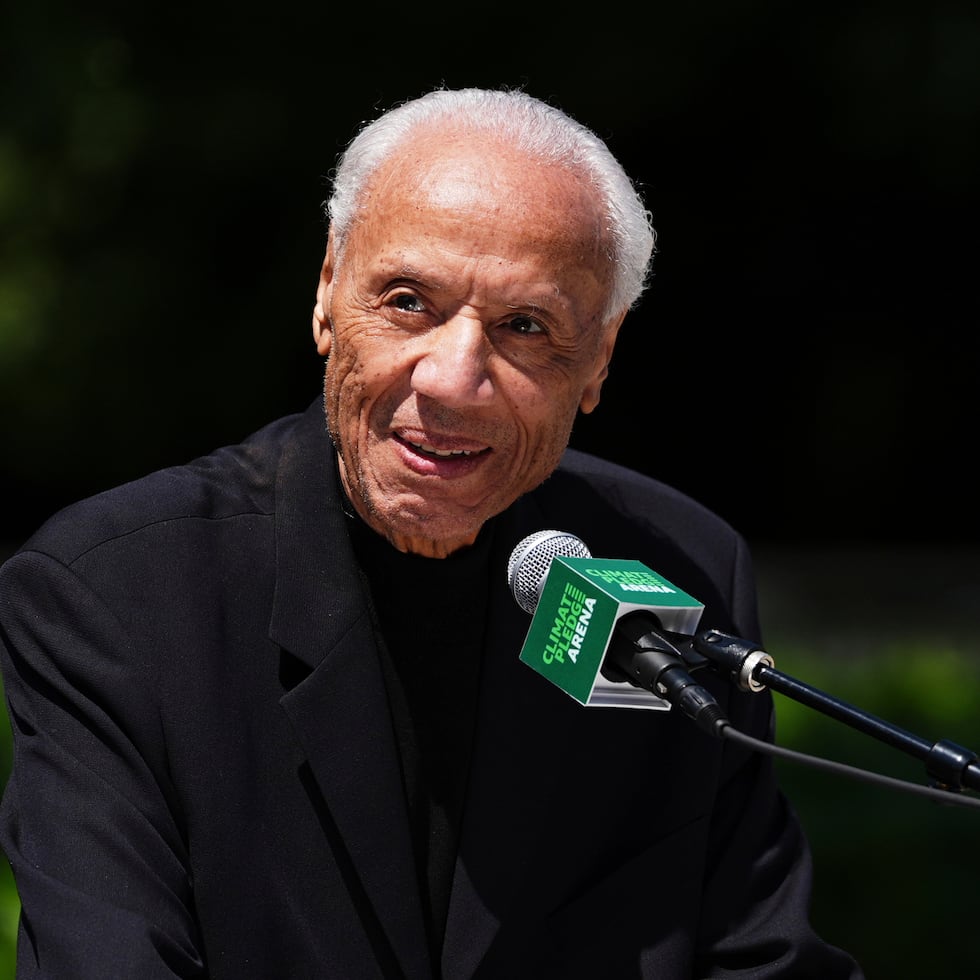 Lenny Wilkens dirigió 2,487 partidos en la NBA, cifra que aún se mantiene como récord.