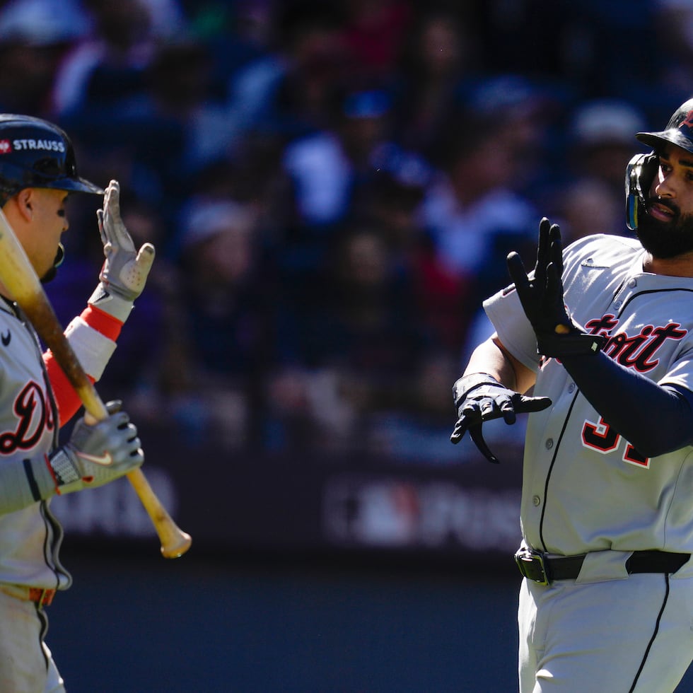 Riley Greene, a la derecha junto a Javier Báez, acumuló 36 jonrones y 111 carreras remolcadas con los Tigers en la pasada temporada.