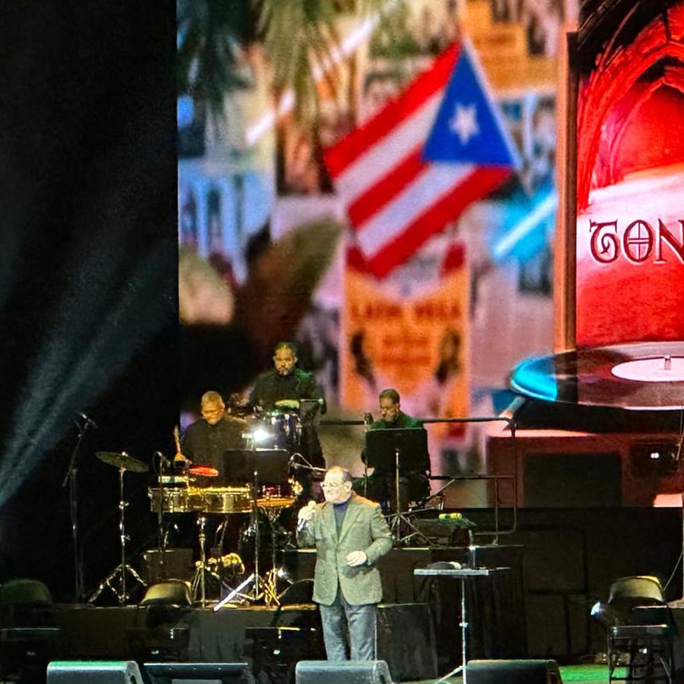 Tony Vega contó con varios artistas y músicos invitados en su concierto.