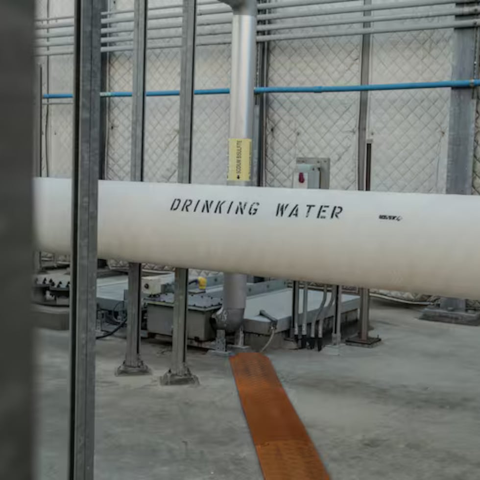 Según la AAA, la osmosis inversa de agua de mar representaría la tecnología con mayor oportunidad para la isla, pero conlleva importantes retos operativos y ambientales por, entre otras cosas, su alto consumo de energía eléctrica.