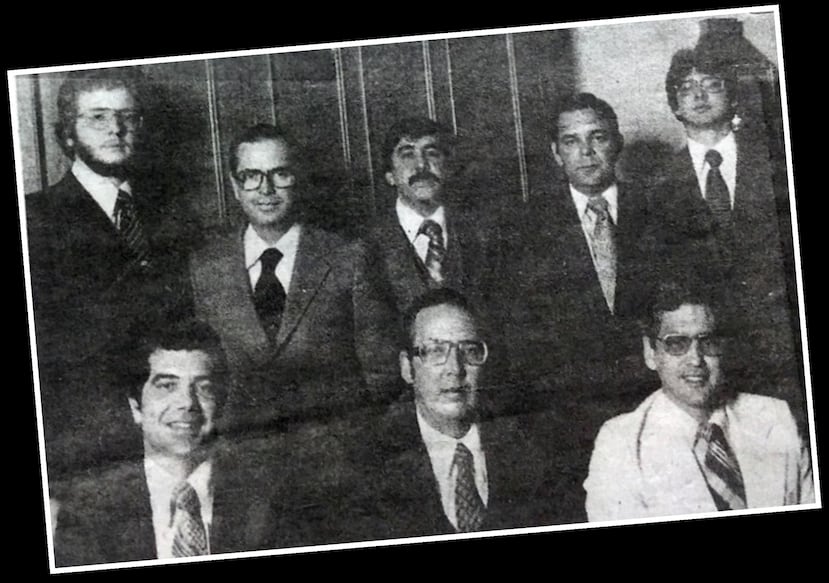 Atrás, de izquierda a derecha, José Manuel “Manolo” Baeza González; José Manuel Baeza Mazón, y Javier Baeza González (cuarto en la misma fila).