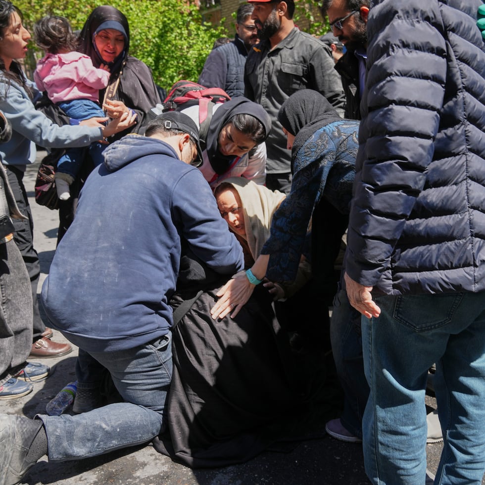 El ministro de Asuntos Exteriores iraní, Abbas Araghchi, afirmó que se permitiría el paso por el estrecho bajo la gestión militar iraní.