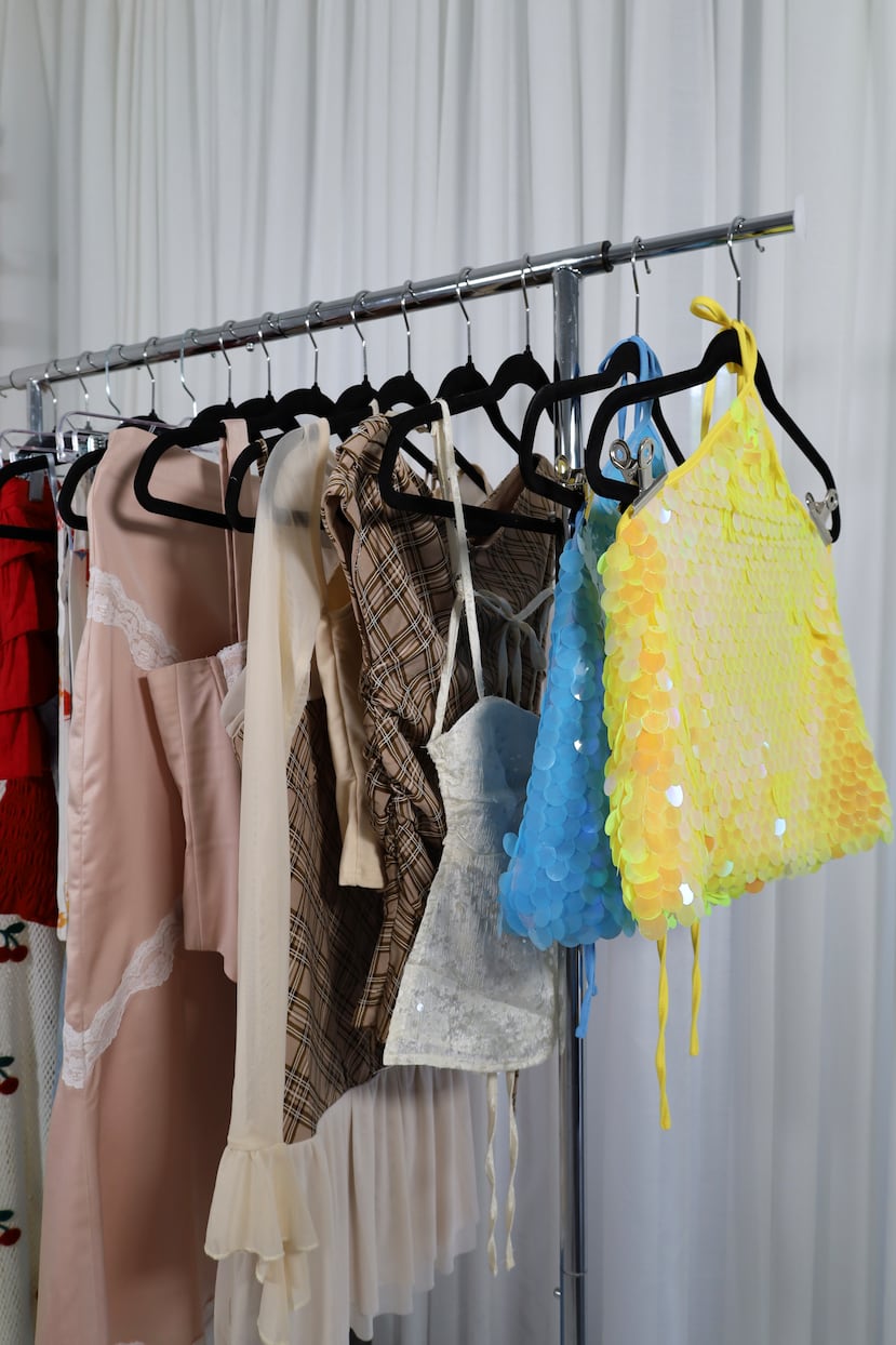 Vender prendas en buen estado puede ser una excelente manera de recuperar parte de la inversión realizada y, al mismo tiempo, de contribuir a la economía circular