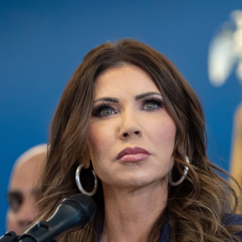 La secretaria de Seguridad Nacional de EE.UU., Kristi Noem, habla durante una rueda de prensa, el jueves 8 de enero de 2026, en Nueva York. (AP Photo/Yuki Iwamura)
