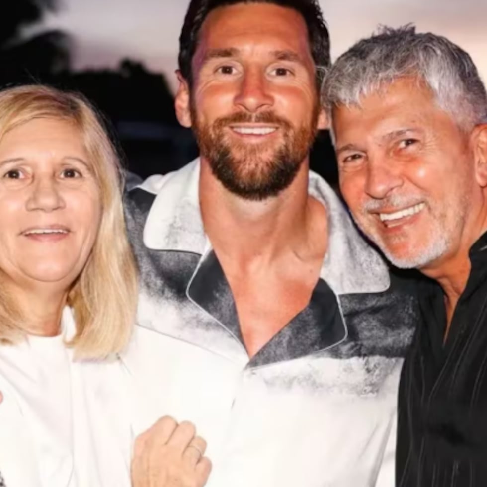En la fotografía, Celia, Lionel y Jorge Messi.