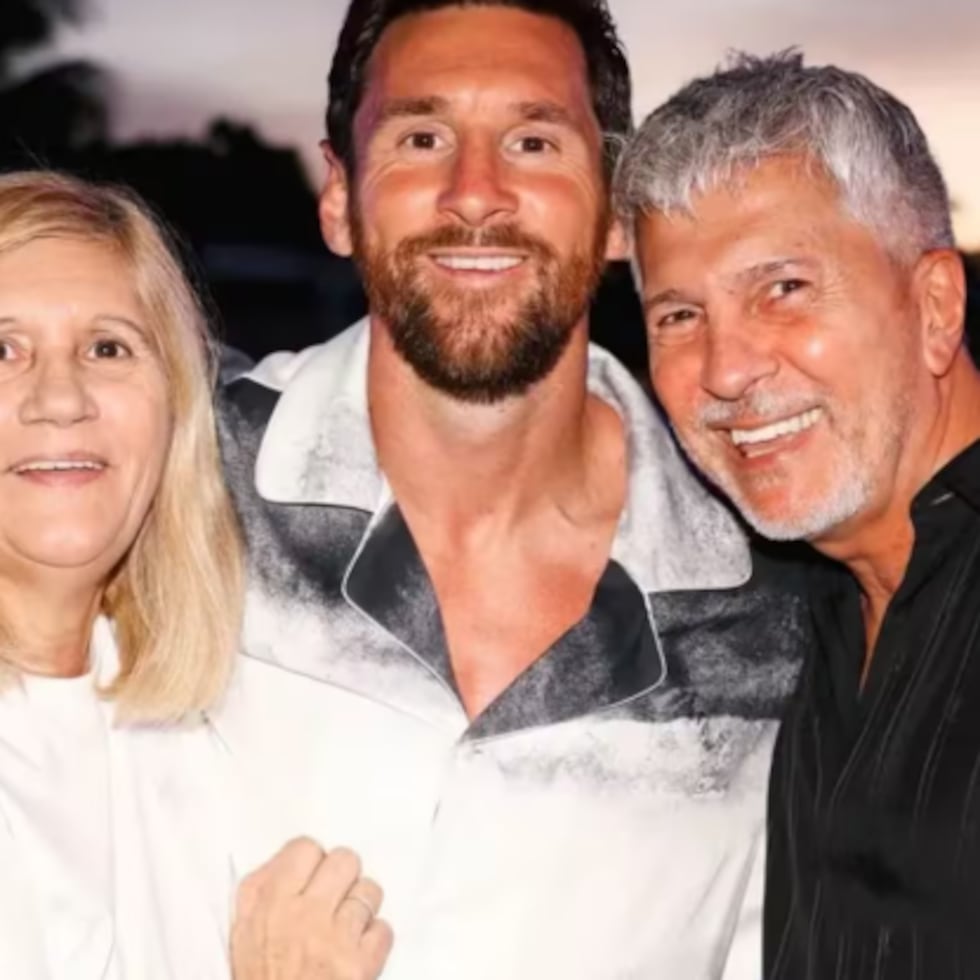 En la fotografía, Celia, Lionel y Jorge Messi.