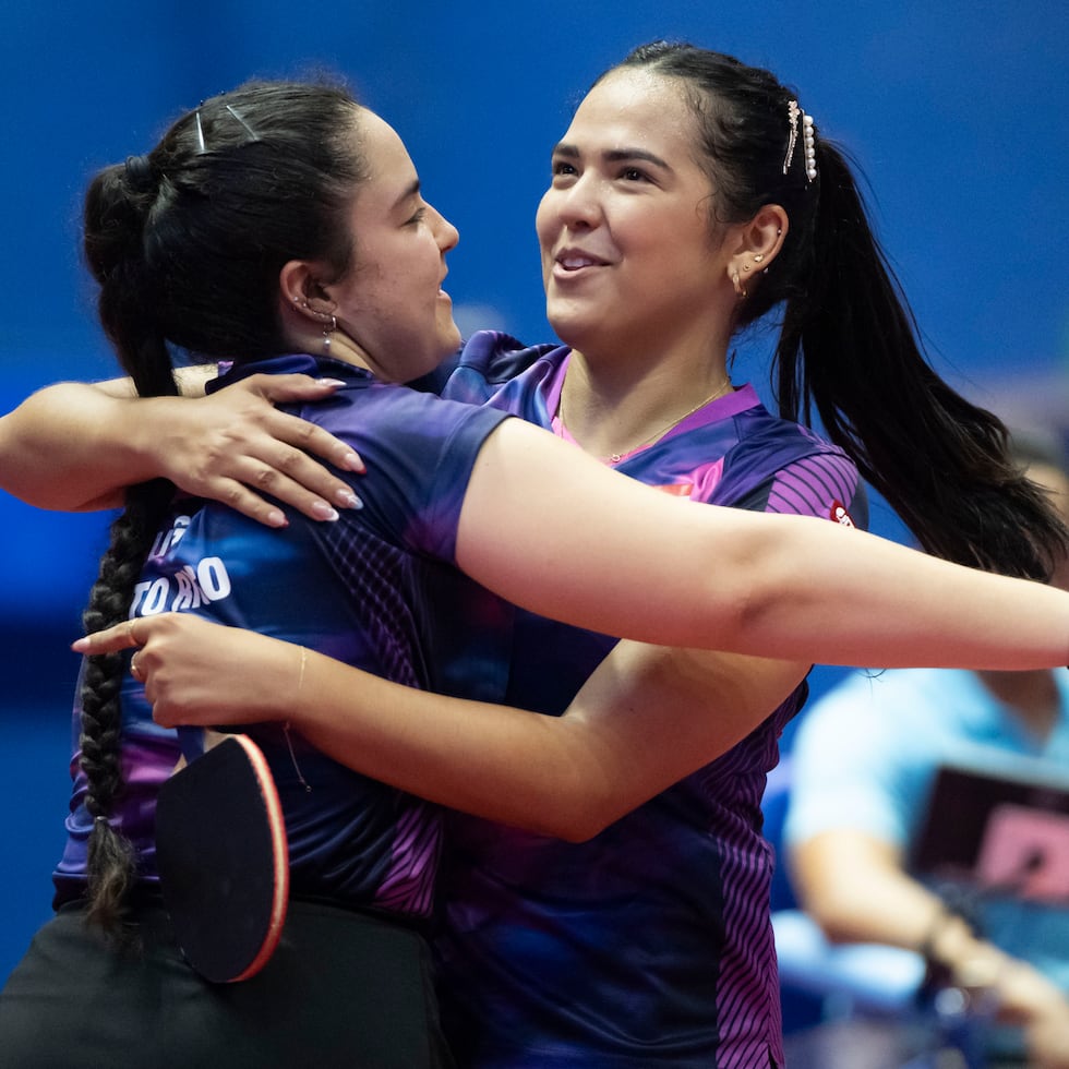 Adriana Díaz (derecha) y Brianna Burgos festejan el triunfo en Santo Domingo 2026.