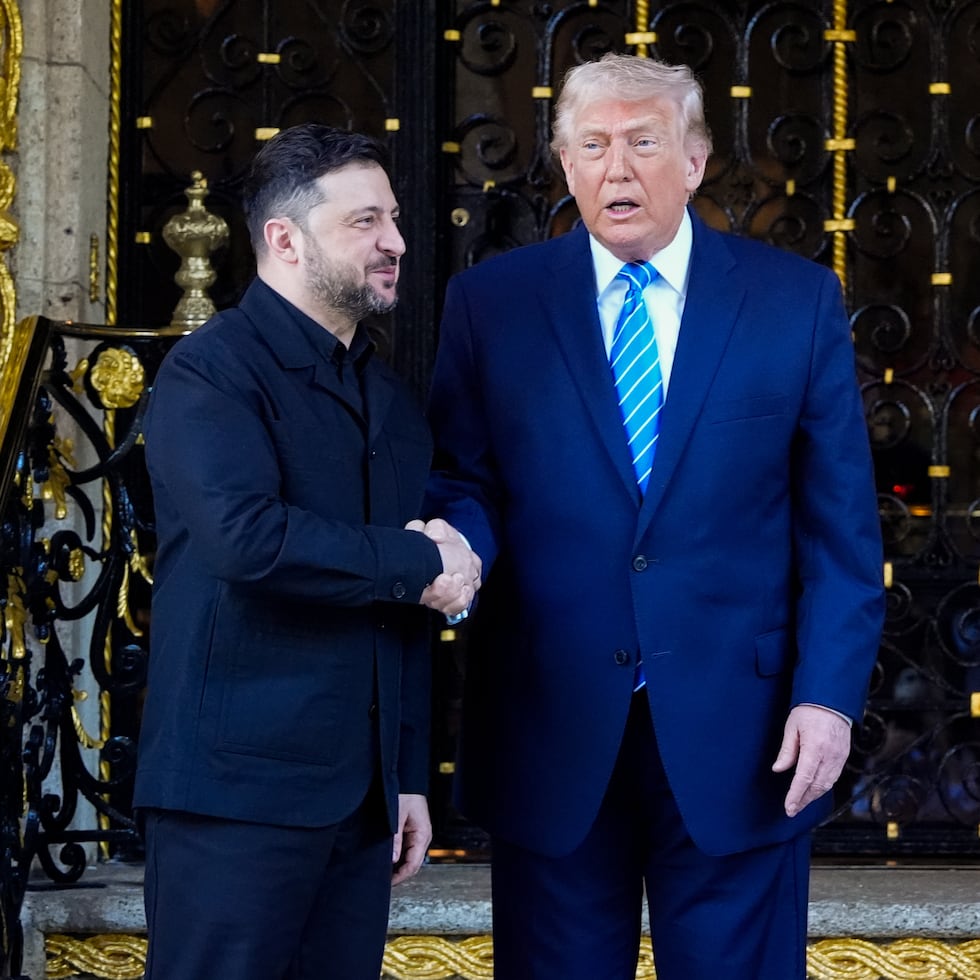 El encuentro de hoy entre estos dos líderes llega después de que el jueves Zelenski sostuvo una conversación telefónica con los emisarios de la Casa Blanca Steve Witkoff y Jared Kushner, con los que abordó algunas “nuevas ideas” sobre cómo alcanzar la paz en Ucrania.