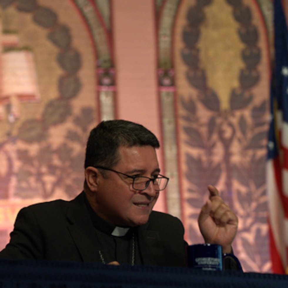 Menjivar-Ayala, de 55 años, huyó de la guerra civil de El Salvador cuando era un adolescente a finales de la década de 1980 y llegó a cruzar ilegalmente a Estados Unidos en 1990.